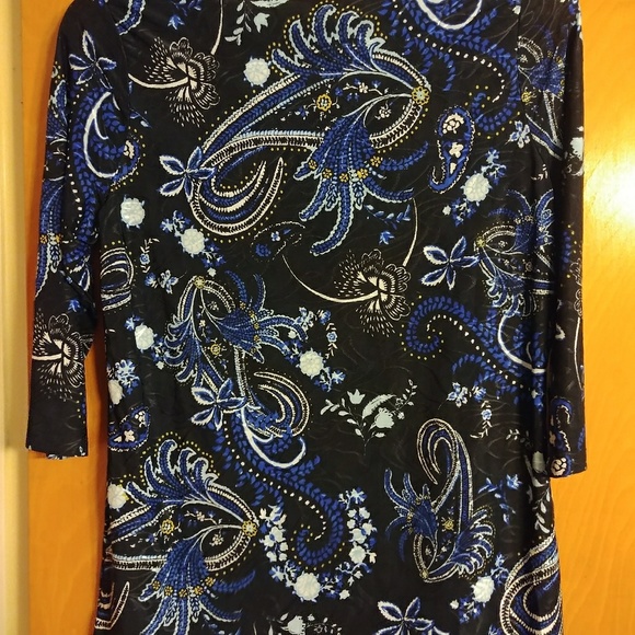 Ladies blouse - Picture 2 of 3